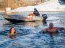 Як люди на Гідропарку в Києві купалися на Водохреща