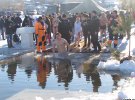 19 января более тысячи человек пришли отпраздновать Крещение в Долине роз в Черкассах