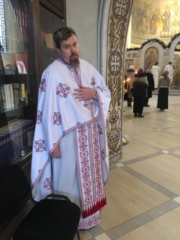 "Один в полі не воїн. Дякую вам друзі, що ви завжди поруч", - написав отець у мережі.