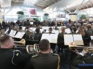 В аеропортах та найбільших ТРЦ України вшановували пам'ять захисників Донецького аеропорту