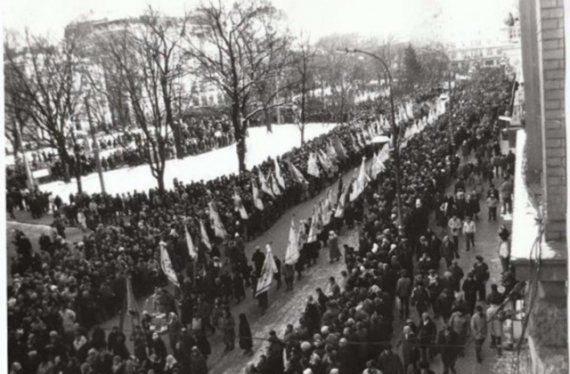 За радянських часів події Української революції 1917–1921 років намагалися не згадувати у підручниках історії.