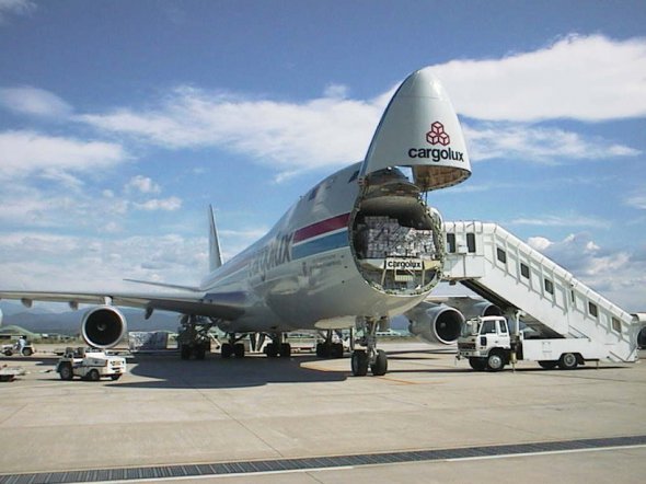 Целью разработки верхнего яруса самолёта 747 было лёгкое превращение его в средство для грузоперевозок. 