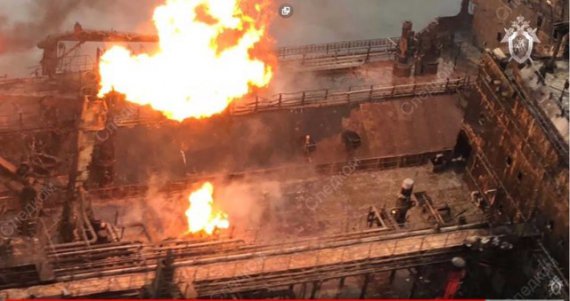 Суда у Керченского пролива продолжают гореть. Фото: Следственный комитет РФ