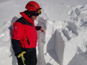 В Карпатах выпало более двух метров снега: предупреждают о схода лавин