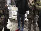 У Чернівцях затримали 36-річного чоловіка. Його підозрюють в організації проституції