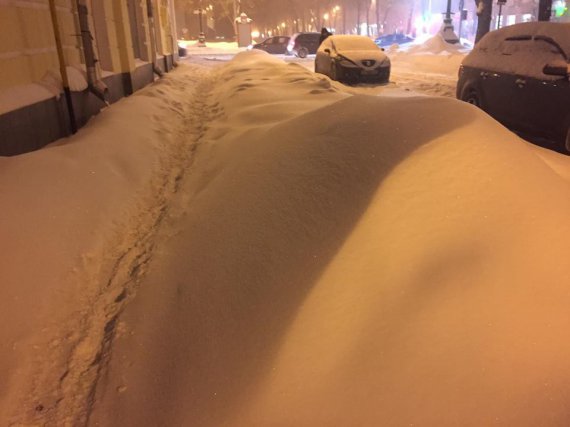 Як виглядає вечірня Полтава після безперервного снігу 