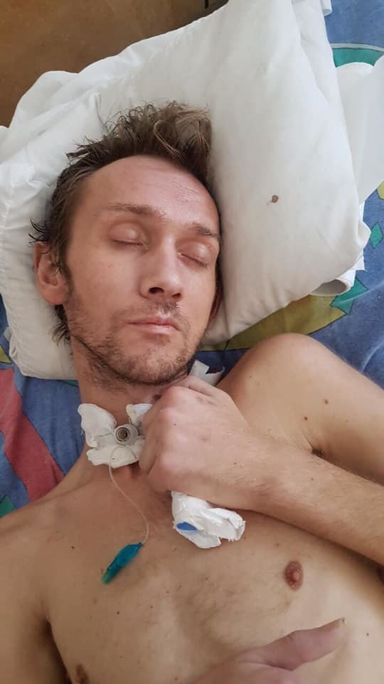 3  місяці   в київській міській лікарні №17 знаходиться молодий чоловік. Потрапив  у важкому стані після аварії