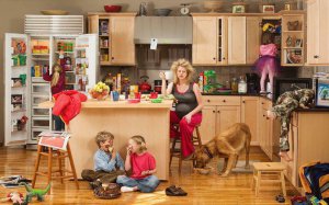 69% опрошенных мужчин считают приготовление еды, мытье посуды, уборку и заботу о детях исключительно женскими обязанностями.