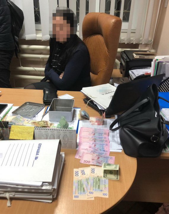 Щомісячно за "кришування" прокурор отримувала 10 тис. грн.
