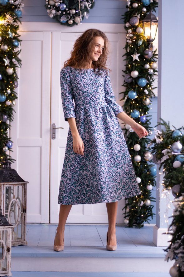 Сукня міді для фігури типу А