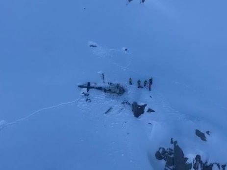 В Італії   в Альпах зіткнулися гелікоптер і літак. Загинуло 4 людей, ще 2 зазнали поранень