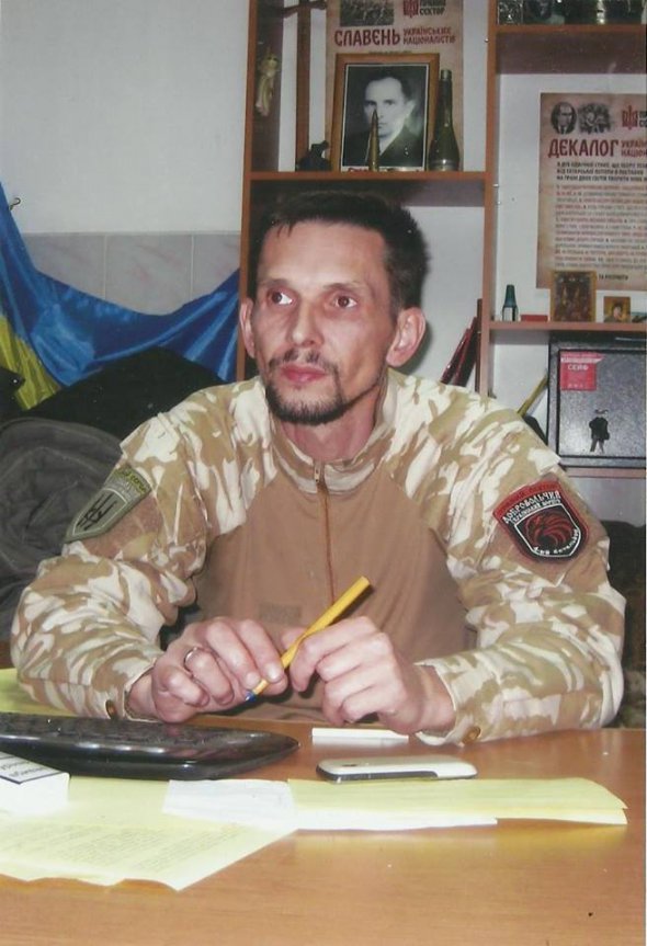 Виталий Мартынов родом из Ивано-Франковска. Профессиональный военный, служил в Нагорном Карабахе в Азербайджане