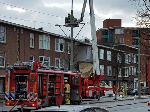 В Гааге (Нидерланды) в результате взрыва обрушился фасад жилого будинку.Фото - Twitter MARK KOOL