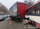 В Ровно во время движения от грузовика отцепился прицеп и столкнулся с троллейбусом