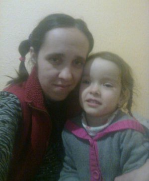 Тиждень тривають пошуки Олени Лисенко та її доньки 8-річної Анни з Переяслава-Хмельницького на Київщині. Напередодні зникнення жінка намагалася скоїти самогубство