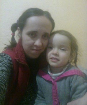 Тиждень тривають пошуки Олени Лисенко та її доньки 8-річної Анни з Переяслава-Хмельницького на Київщині. Напередодні зникнення жінка намагалася скоїти самогубство