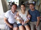 32-річна Мег Стоун народила двох дітей для гей-пари з Великобританії. Кожен чоловік став біологічним батьком для однієї дитини