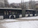 Тролейбус відзняли з різних ракурсів