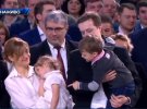 Петр Порошенко привел на форум свою семью и внуков - Петя и Лизу.