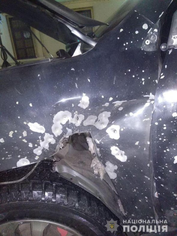 В Днепре неизвестный мужчина выстрелил из ручного противотанкового гранатомета во внедорожник Toyota