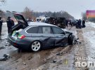 На околиці Житомира перекинувся конвойний автомобіль «Газель». У   із зустрічки вилетів некерований BMW, а за мить іззаду в'їхав  Renault Kangoo