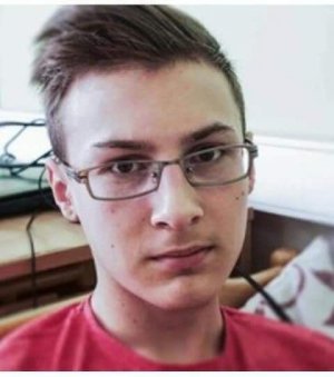 После 8-и курсов химиотерапии и 3-х сложных операций Александру предстоит длительная реабилитация.