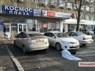 В Николаеве возле здания «Космос Плаза», где расположен Ленинский районный суд застрелили мужчину и женщину