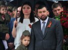 На відміну від свого ліквідованого попередника Захарченко, Денис Пушилін не соромиться брати дружину на всі заходи окупованої території