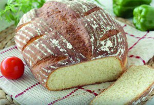 Хліб з картопляним пюре довго не черствіє. Його випікають 40 хвилин. Готовий хліб кладуть на де­рев’яну дошку й накривають рушником. Так він повністю охолоне й утвориться хрустка скоринка
