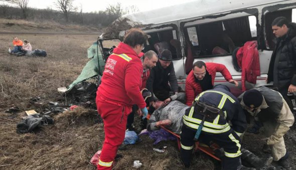 Поблизу села Миколаївка Саратського району на Одещині сталася аварія 31 січня. Там зіткнулися маршрутка сполученням "Кілія-Одеса" та легковик
