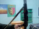 Ношение, хранение огнестрельного оружия, боевых припасов без законного разрешения - одна из двух уголовных статей, по которым осудили боевика