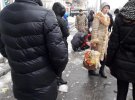 Біля зупинки «Площа Зигіна» на 6-річну дівчину впала брила льоду