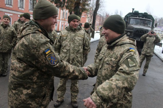 У Вінницю повернулися військовослужбовці окремого полку зв’язку та радіотехнічного забезпечення, які протягом кількох місяців виконували бойові завдання у зоні ООС