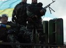 Боєць Сергій Гузенко (стоїть ліворуч) загинув на Донбасі