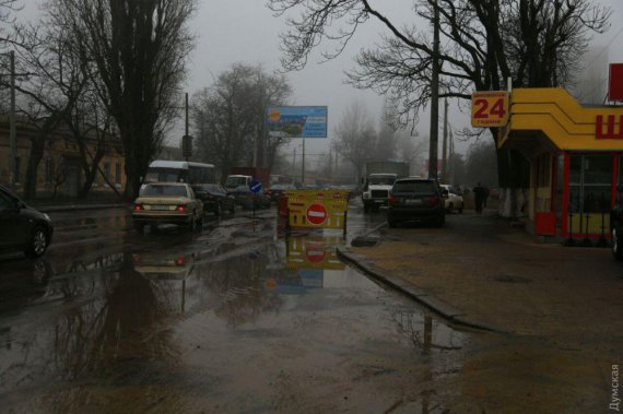 Пів-Одеси залишилось без води через масштабний прорив водогону на Люстдорфській дорозі
