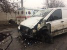В Днепре столкнулись ВАЗ и Mercedes: 3 человека пострадали