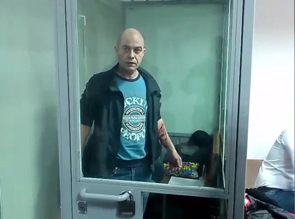 У Кіровському районному суді Кропивницького      підозрюваний порізав собі вени