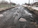 Дорога у селі Супрунівка на Полтавщині вкрита ямами
