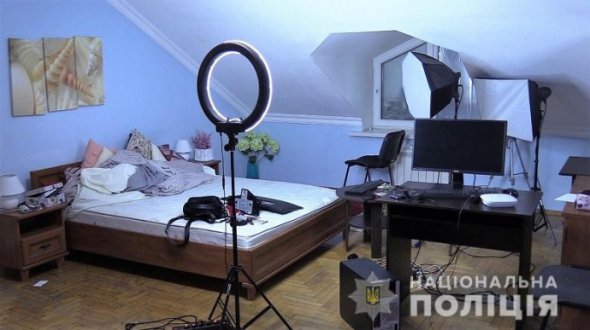 Правоохранители разоблачили в Киеве интернет-порностудию, в которой работали 20 девушек