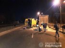 У Вінниці у припарковану вантажівку влетів бус з 11 пасажирами: 3 загиблих, 3 травмованих 