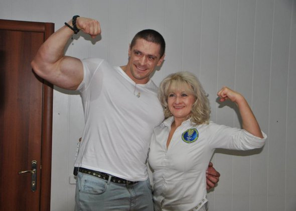 Киевлянин Адам Козыра установил рекорд в номинации "самый большой бицепс".