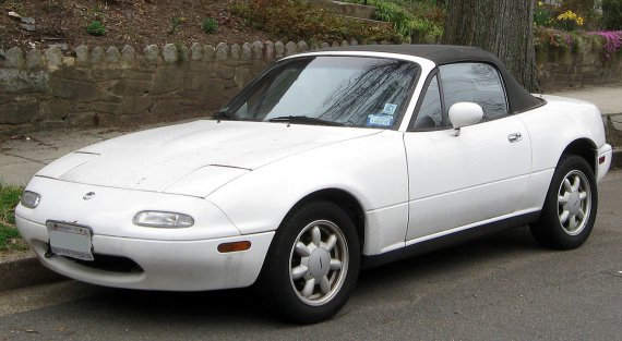 Mazda MX-5 первого поколения.