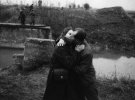 Итальянский фотограф Марио Де Бьязи создал серию "Мир поцелуев"