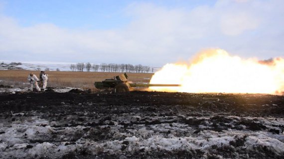 100-мм противотанковая пушка МТ-12 "Рапира" на учениях в зоне ООС