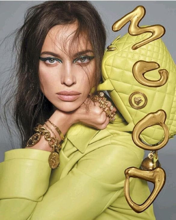Российская супермодель 33-летняя Ирина Шейк поделилась новыми снимками со своими поклонниками с новой рекламной кампании для Chanel