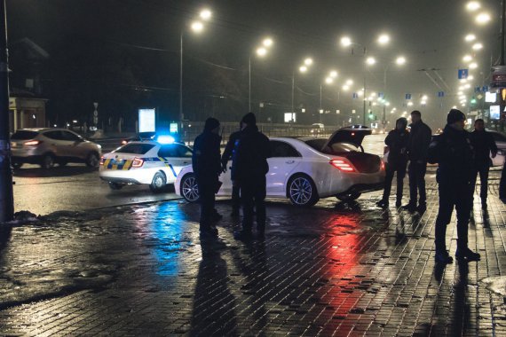 В Киеве на ул. Леси Украинский возле ресторана Benjamin's Sheinker произошла стрельба
