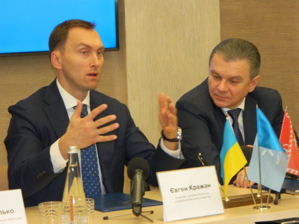 Евгений Кражан (слева): Львов станет третьим городом, где введут оплату за проезд в общественном транспорте через смс