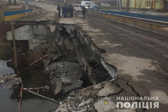 В селе Лысовцы Залещицкого района Тернопольской области обрушилась часть моста, который проходил через реку Серет