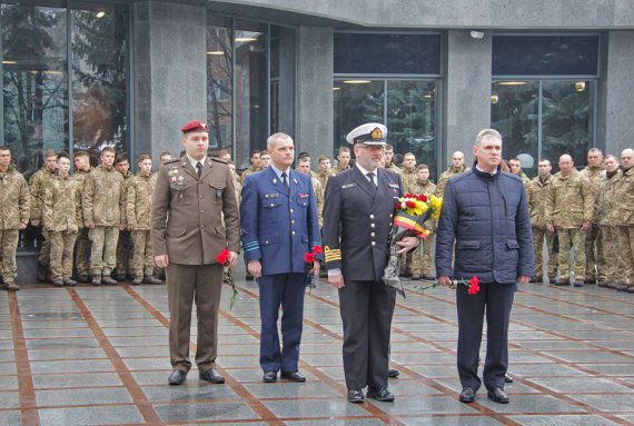 Церемонія вшанування пам'яті захисників України, яких вбили російські загарбники