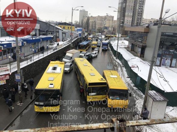 В Киеве практически одновременно произошли два дорожно-транспортных происшествия с участием общественного транспорта